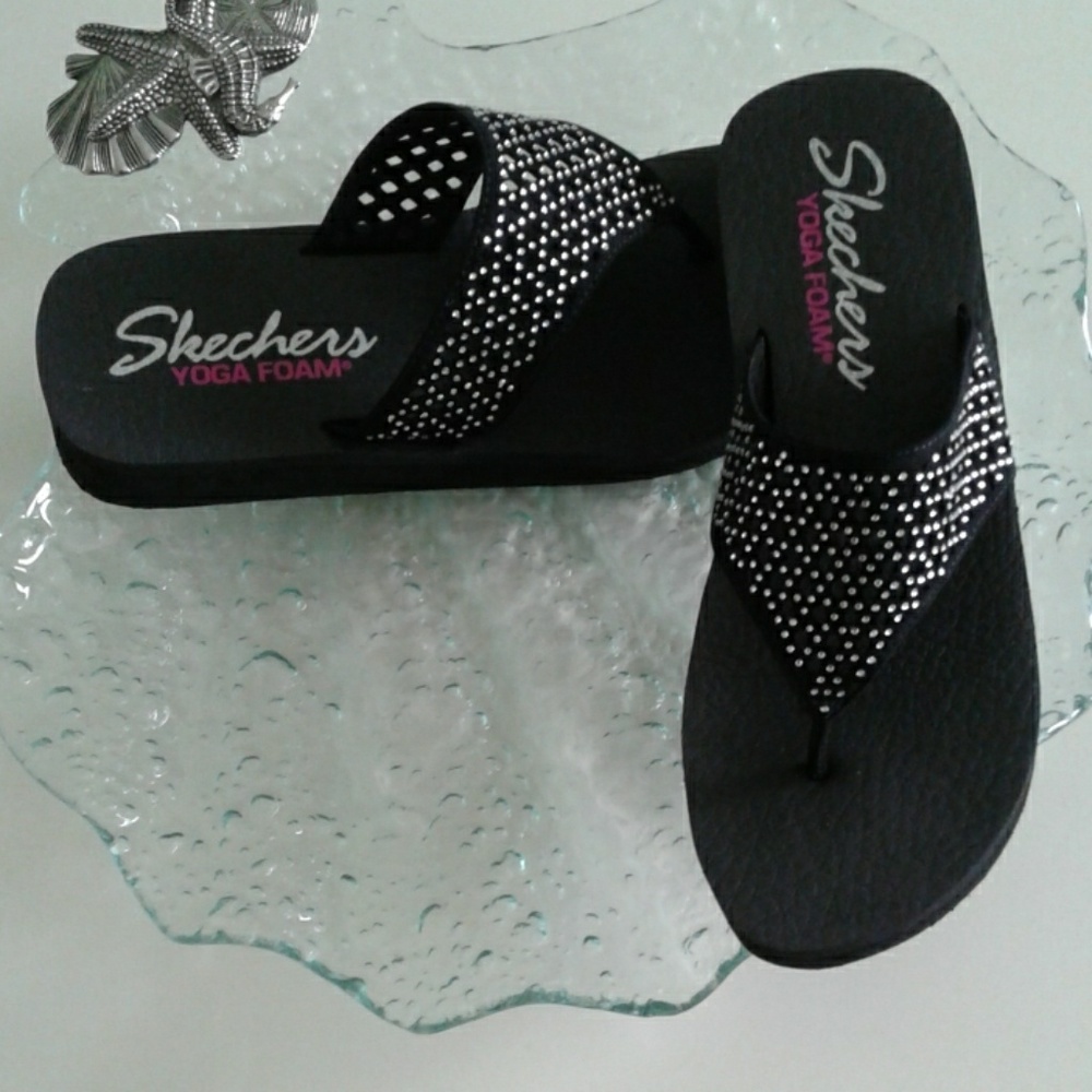 SKECHERS BLACK WEDGE SANDALS  SIZE 9